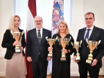 Läti presidendi vastuvõtul anti üle Eesti koondise ja Martin Kupperi võidukarikad Läti presidendi vastuvõtul anti üle Eesti koondise ja Martin Kupperi võidukarikad